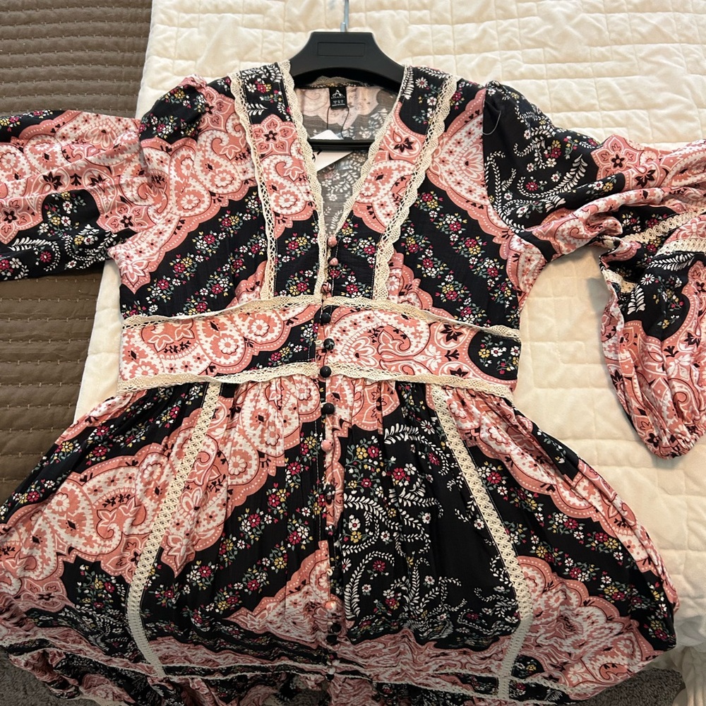Floral Printed V-Neck Lantern Sleeve Dress BNWT Medium
